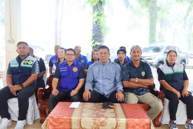 เทศบาลตำบลราชกรูด จัดพิธีมอบเงินช่วยเหลือประชาชนผู้ประสบปัญหาความเดือดร้อนและผู้ด้อยโอกาส