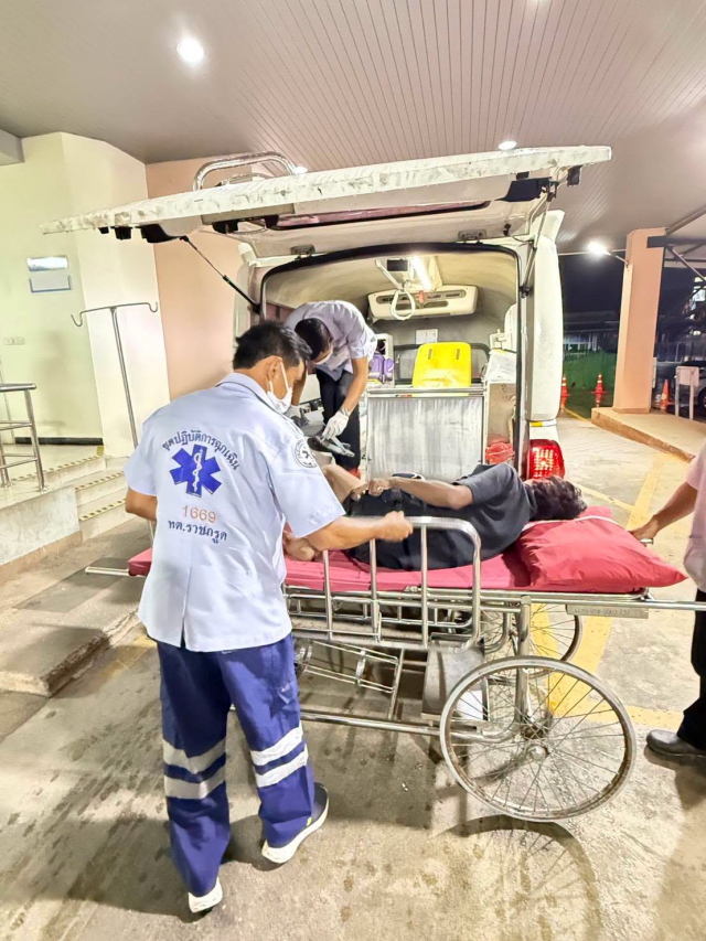 งานป้องกันและบรรเทาสาธารณภัย เทศบาลตำบลราชกรูด ออกรับผู้ป่วยชาย อายุ 48 ปี