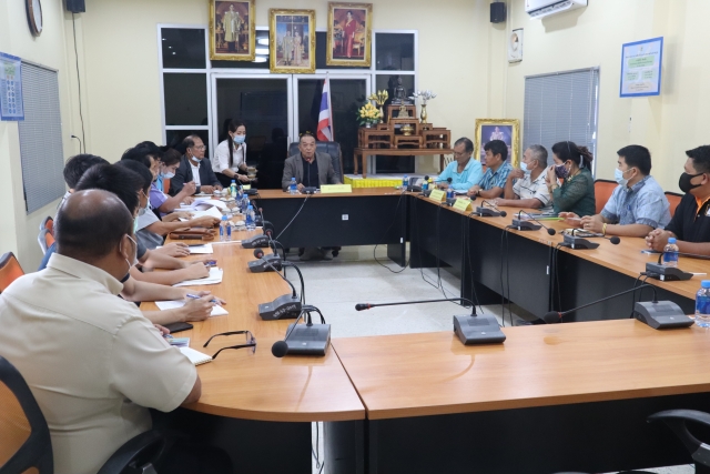 ผู้ตรวจการเลือกตั้งพร้อมคณะ ได้เข้าตรวจเยี่ยมศูนย์ประสานงานการเลือกตั้งเทศบาลตำบลราชกรูด