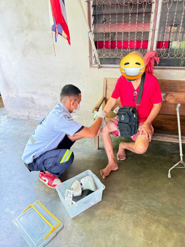 งานป้องกันและบรรเทาสาธารณภัย เทศบาลตำบลราชกรูด ออกรับผู้บาดเจ็บชาย 48 ปี