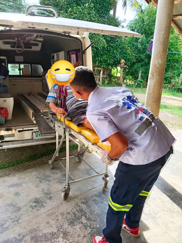 งานป้องกันและบรรเทาสาธารณภัย เทศบาลตำบลราชกรูด ออกรับผู้ชาย หมู่ที่4 อายุ89 ปี