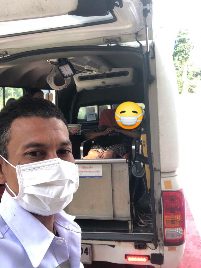 งานป้องกันและบรรเทาสาธารณภัย เทศบาลตำบลราชกรูด ออกรับผู้ป่วยหญิง รพ.สต.ราชกรูด หมู่ที่3