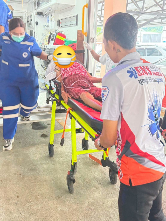 งานป้องกันและบรรเทาสาธารณภัย เทศบาลตำบลราชกรูด ออกรับผู้ป่วยเพศหญิง อายุ 81 ปี