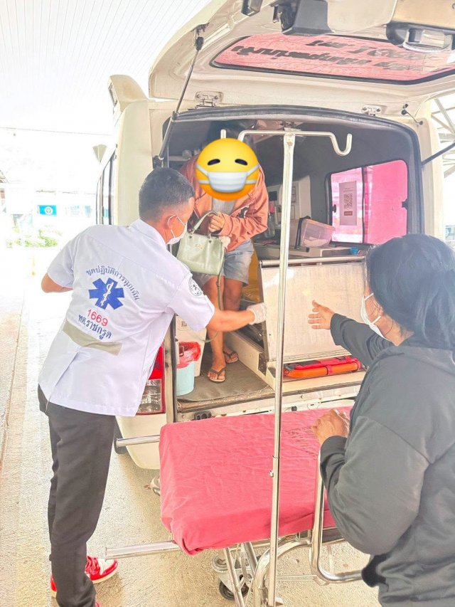 งานป้องกันและบรรเทาสาธารณภัย เทศบาลตำบลราชกรูด ออกรับผู้ป่วย