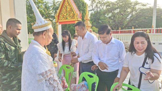 ร่วมกิจกรรมตักบาตรเทโว (ออกพรรษา) ณ วัดนกงาง-วัดบ้านหงาว จังหวัดระนอง